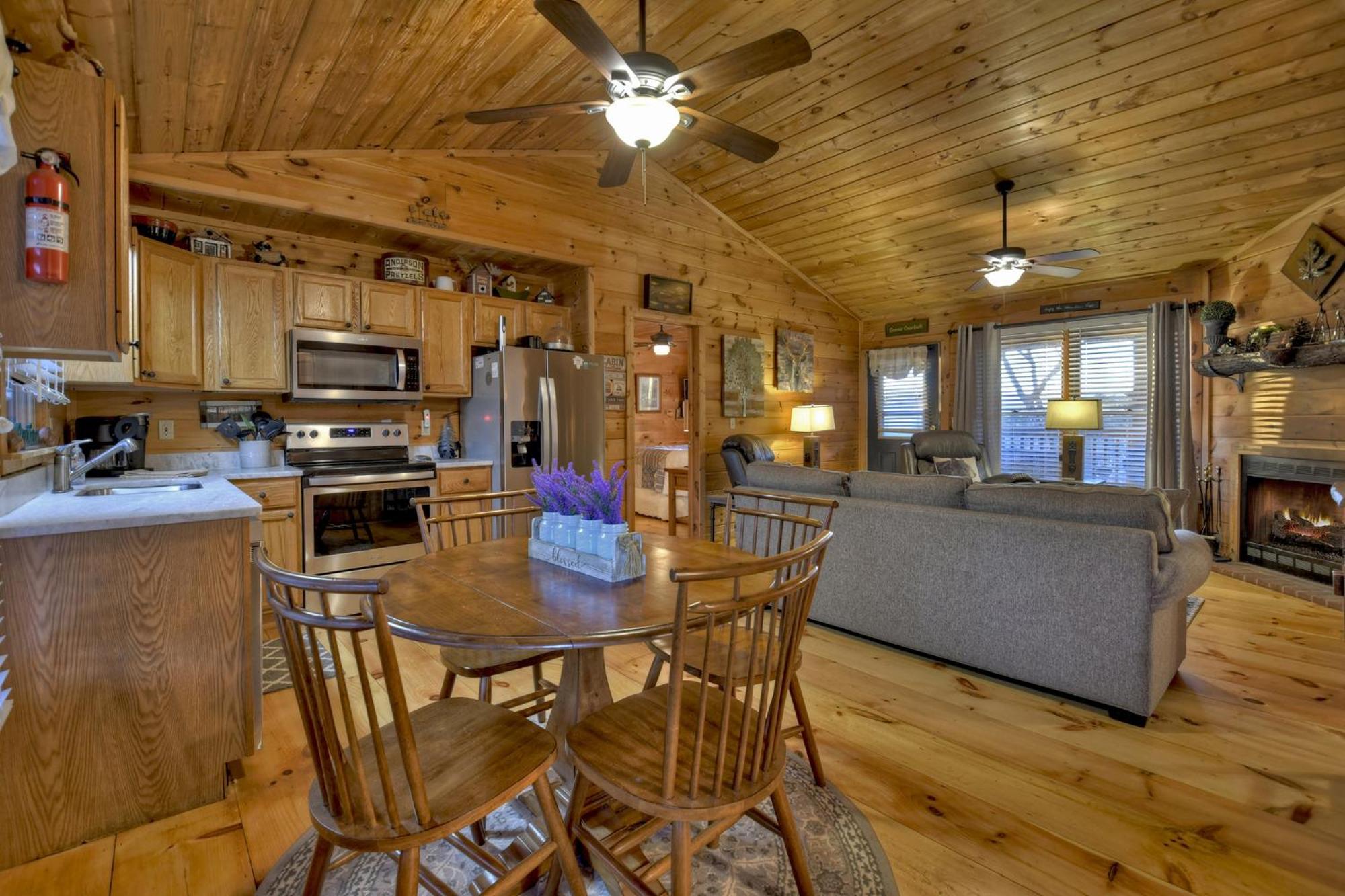 Talking Leaves Hot Tub Firepit And Comfy King Beds Villa Ellijay Exteriör bild